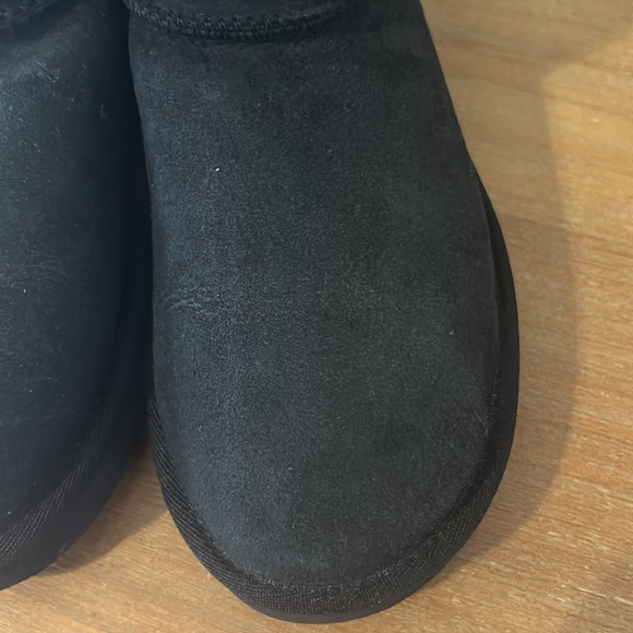 UGG Short Black Boots Size 6 Preowned - Picture 12 of 13